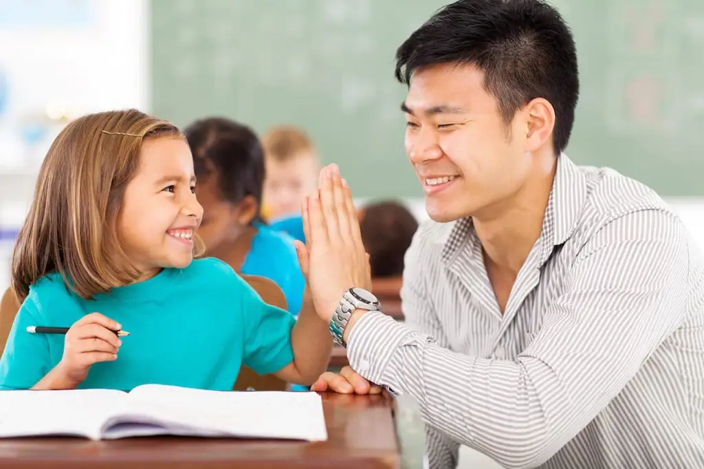 Gambar interaksi positif antara guru dan murid