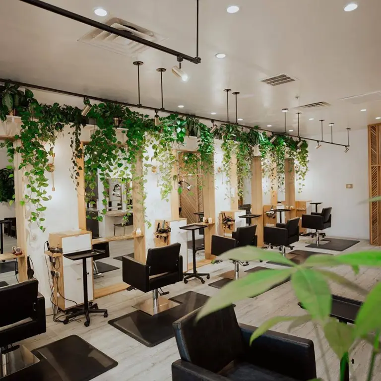 Interior salon Anka’s Hair & Esthetics yang nyaman dan modern