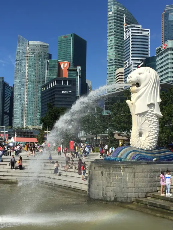 Gambar ikonik dari Singapura, seperti Gardens by the Bay atau Merlion