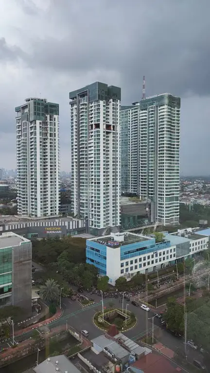 Gedung kantor Indo Globex yang modern dan megah