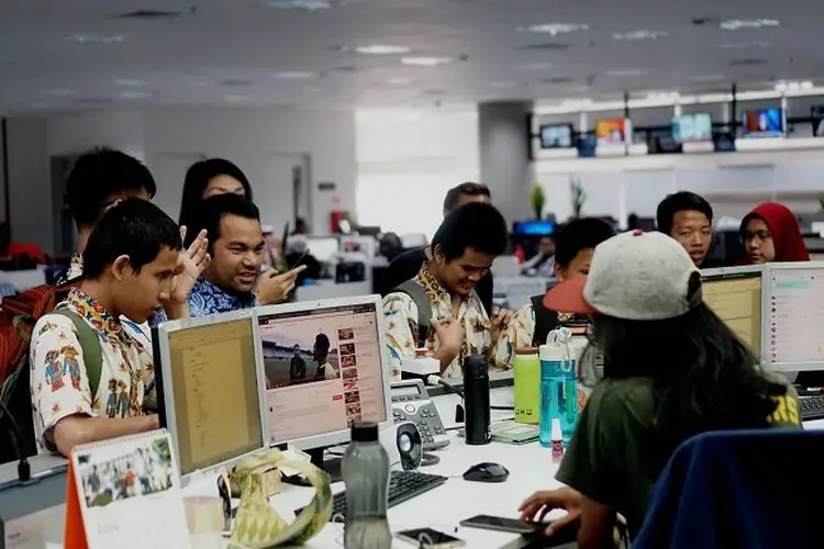 Gambar kantor startup di Indonesia yang modern dan inovatif.