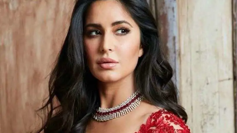 Katrina Kaif melakukan kegiatan amal