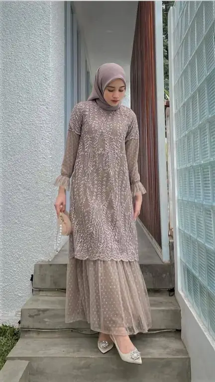 Kebaya lurik hijab kombinasi brokat