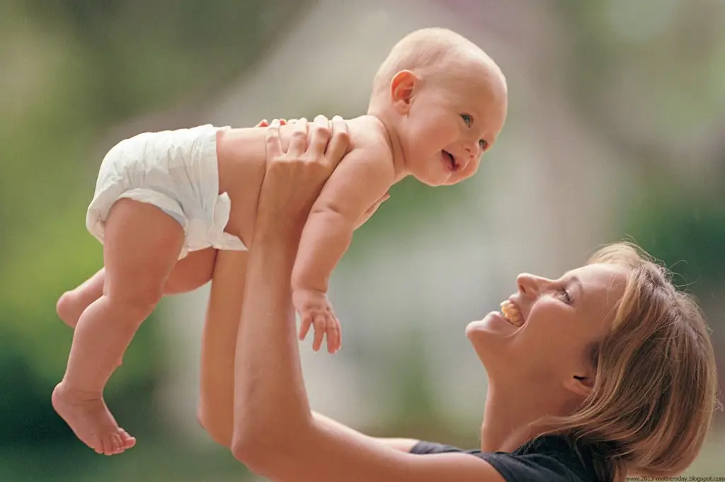 Ibu dan bayi yang bahagia