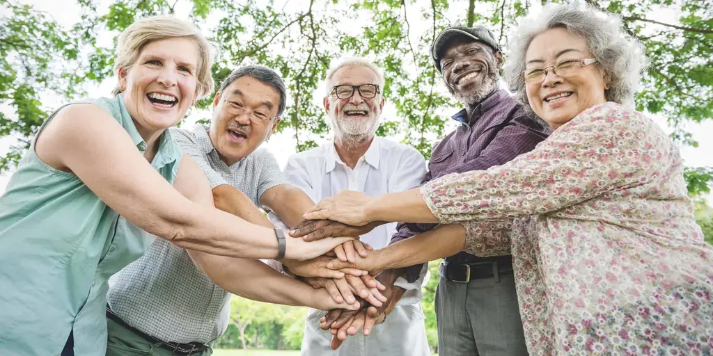 Gambar orang-orang lanjut usia yang bahagia