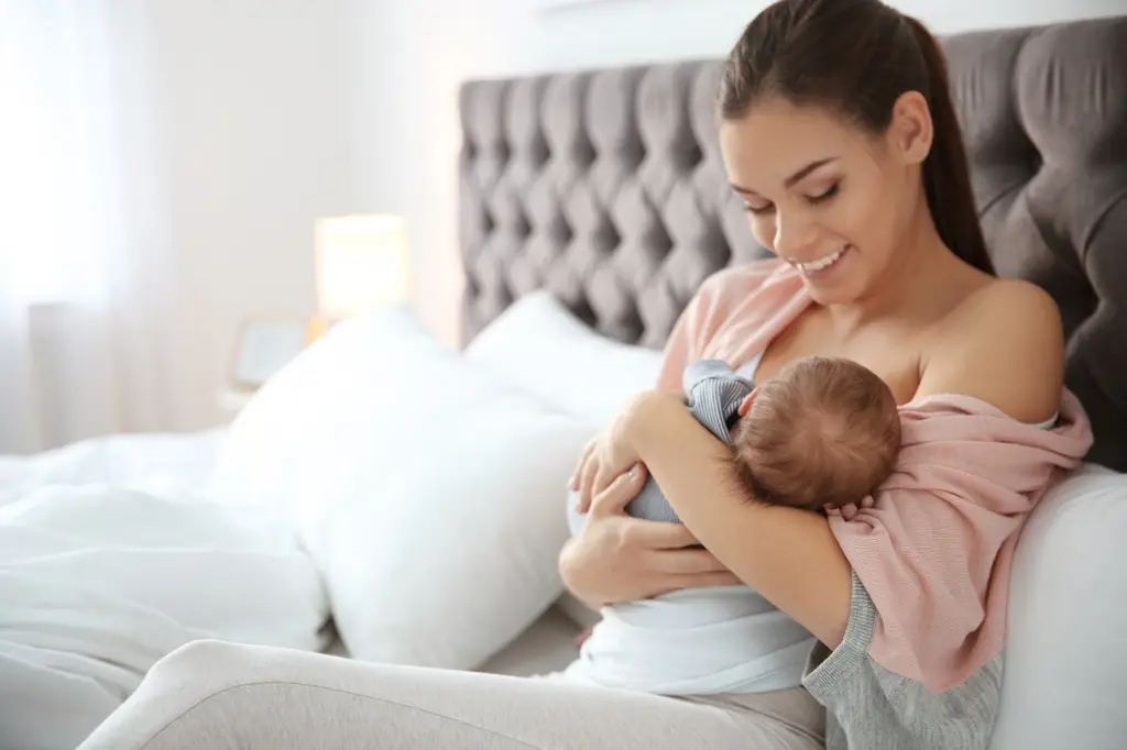 Ibu dan bayi yang sehat dan bahagia