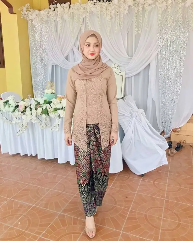 Contoh model kebaya jumputan hijab modern yang elegan dan stylish