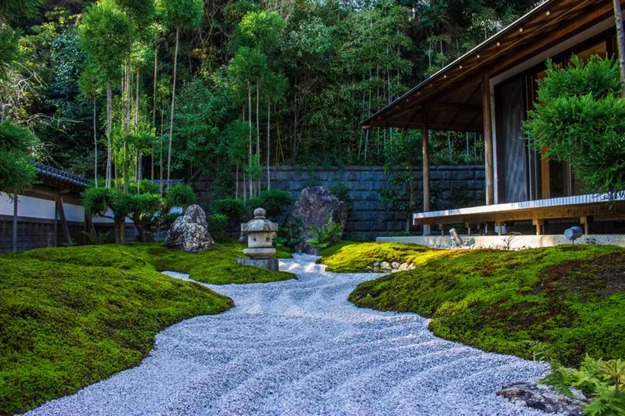 Gambar taman zen Jepang yang tenang