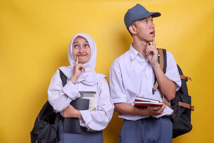 Siswa SMP Indonesia yang sedang bergembira