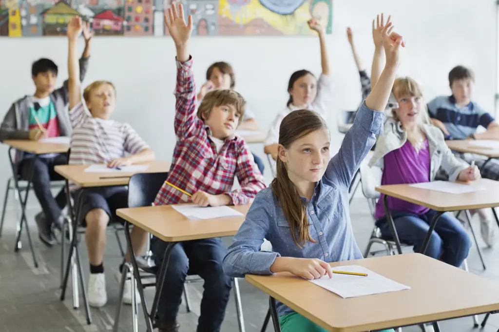 Siswa sedang belajar di kelas