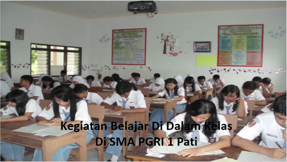 Siswa SMA PGRI 1 sedang belajar dengan serius dan antusias