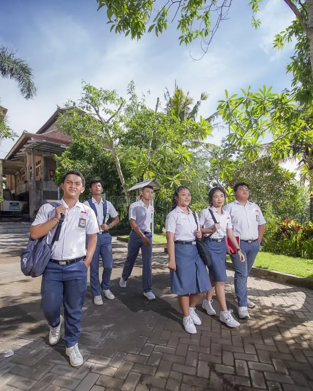 Siswa SMA di Indonesia sedang beraktivitas