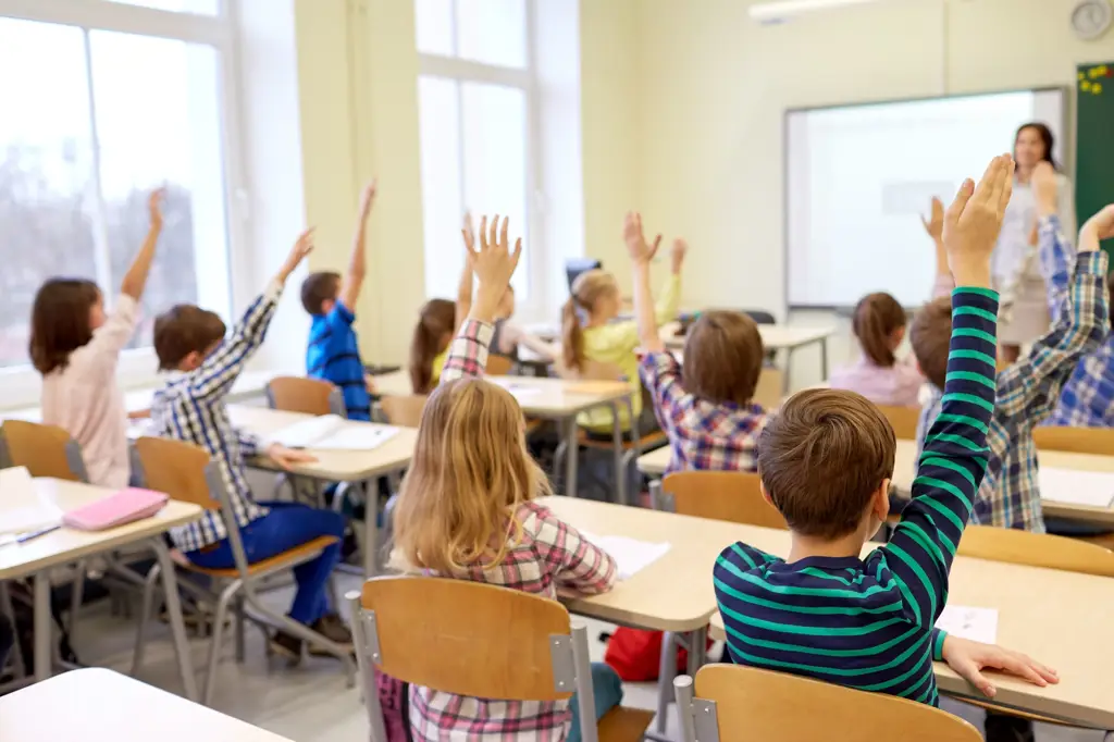 Siswa sedang belajar di kelas SMP Coli