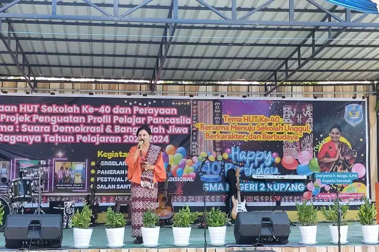 Siswa SMA Negeri 2 Kupang mengikuti sebuah acara