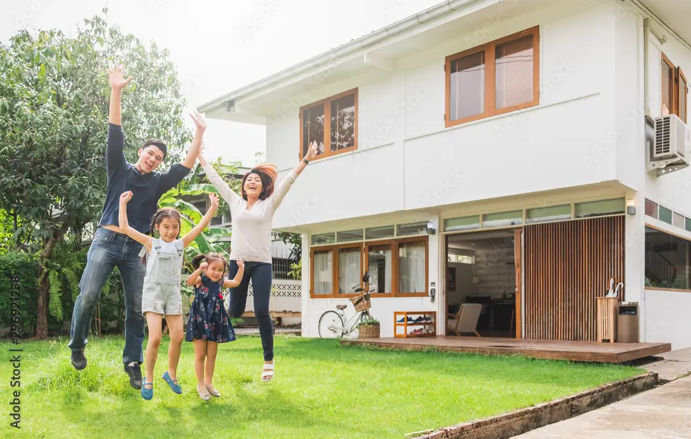 Keluarga bahagia di rumah