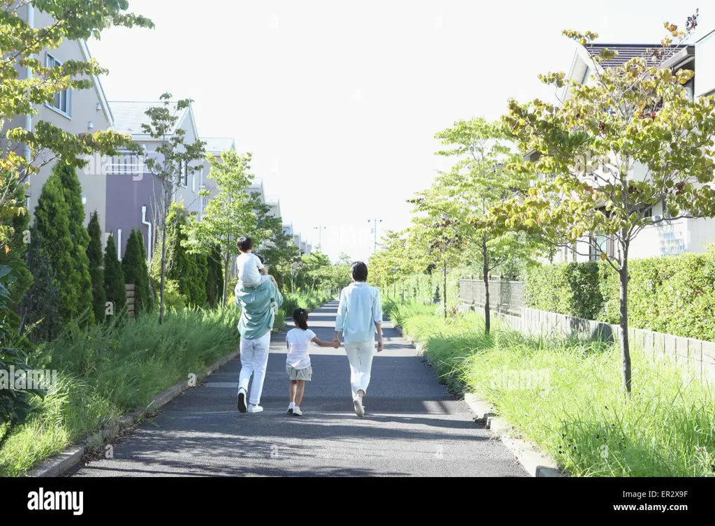 Gambar keluarga Jepang yang bahagia