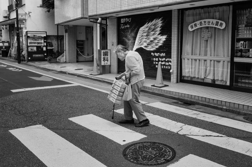 Fotografi jalanan Tokyo yang menampilkan kehidupan kota yang dinamis