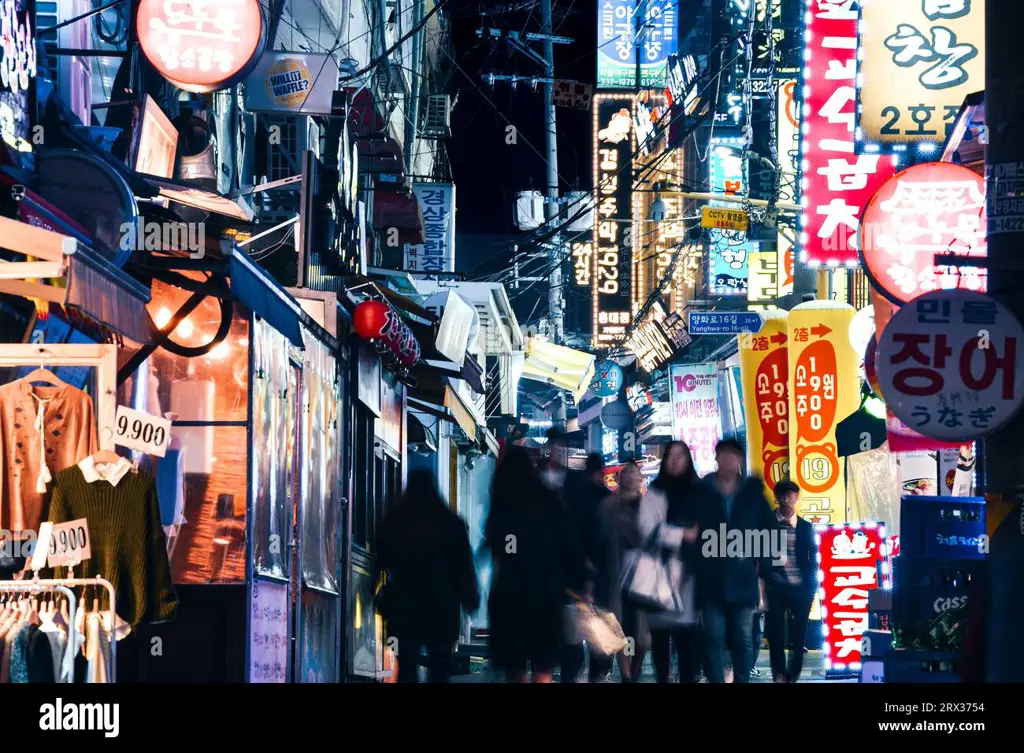 Suasana jalanan kota di Korea Selatan yang modern