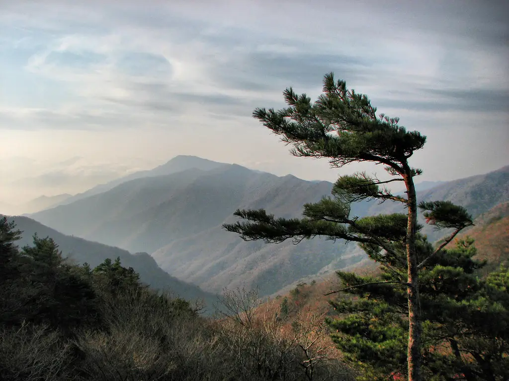 Pemandangan Gunung Jirisan yang indah