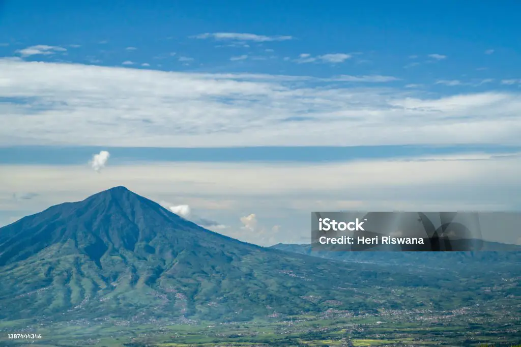 Pemandangan gunung di Indonesia yang indah