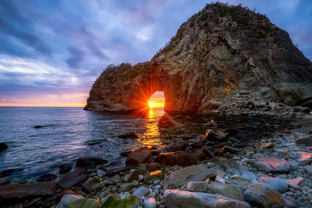 Pemandangan pantai Jepang yang indah