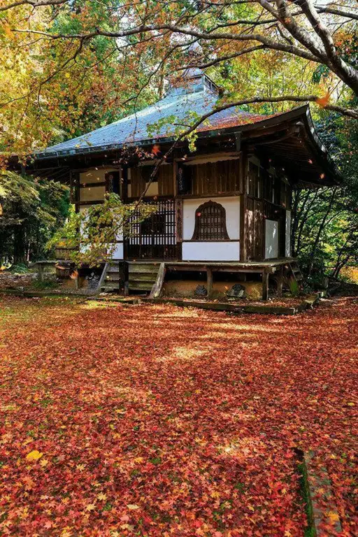 Gambar rumah tradisional Jepang yang indah dan tenang