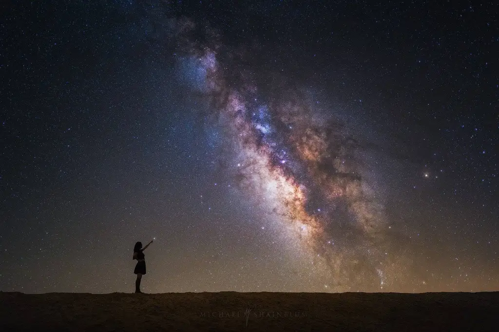 Gambar pemandangan langit malam Bima Sakti yang menakjubkan