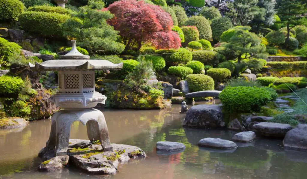 Foto bokeh dengan latar belakang taman Jepang yang indah