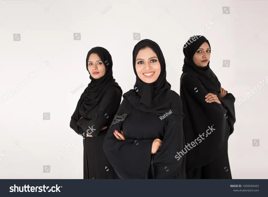 Wanita Arab dalam pakaian tradisional