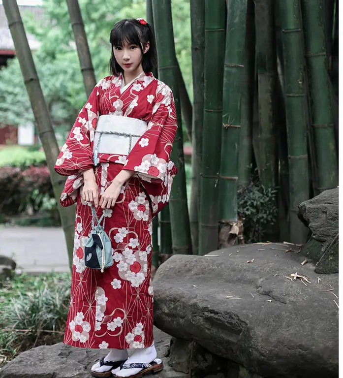 Wanita Jepang dalam pakaian tradisional