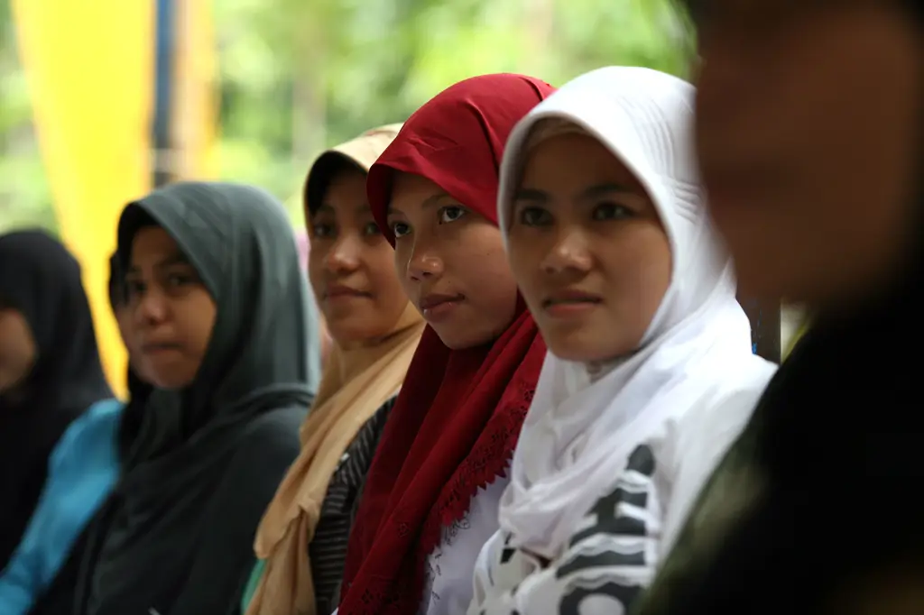 Berbagai potret wanita Indonesia dari berbagai latar belakang etnis