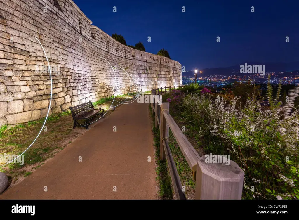 Gambar pemandangan kota Seoul di malam hari