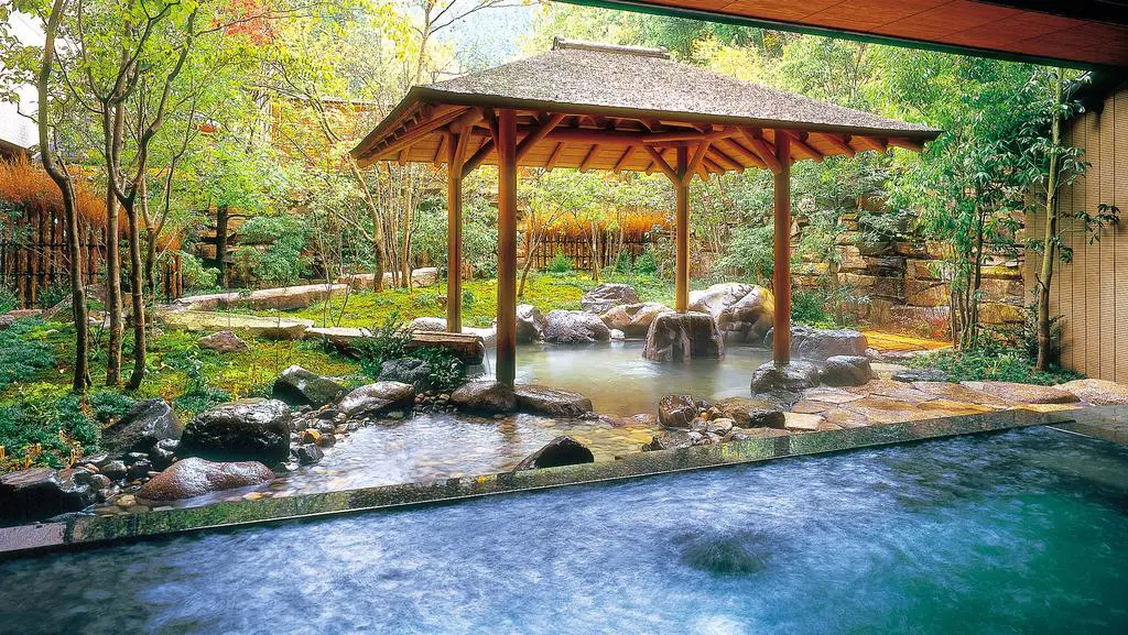 Gambar onsen Jepang tradisional