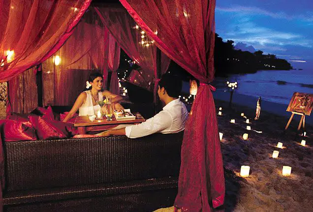 Guesthouse romantis di Bali dengan pemandangan sawah hijau