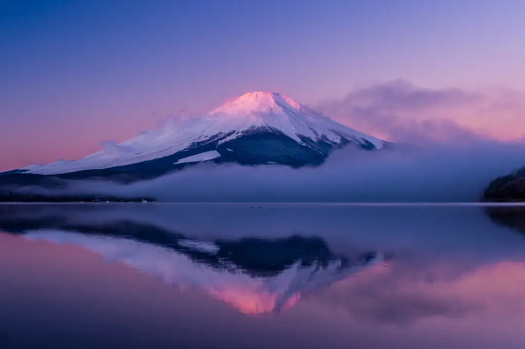 Pemandangan Gunung Fuji yang menakjubkan yang dipotret dengan kamera film