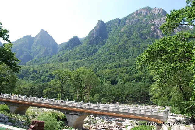 Pemandangan Gunung Seoraksan yang menakjubkan di Korea Selatan