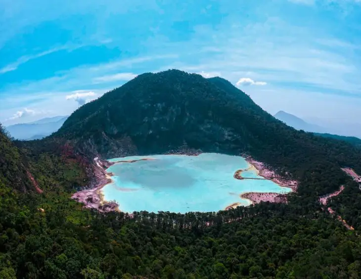 Pemandangan Kawah Putih Ciwidey yang menakjubkan