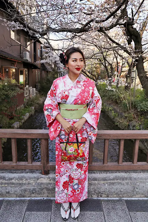 Kimono Jepang dengan desain yang indah