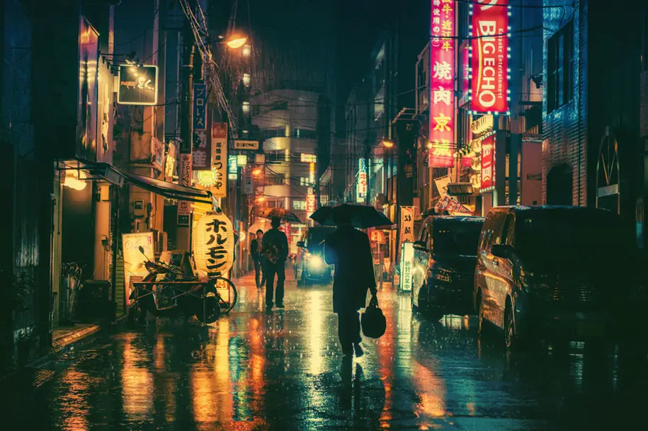 Gambar jalan kota Jepang di malam hari