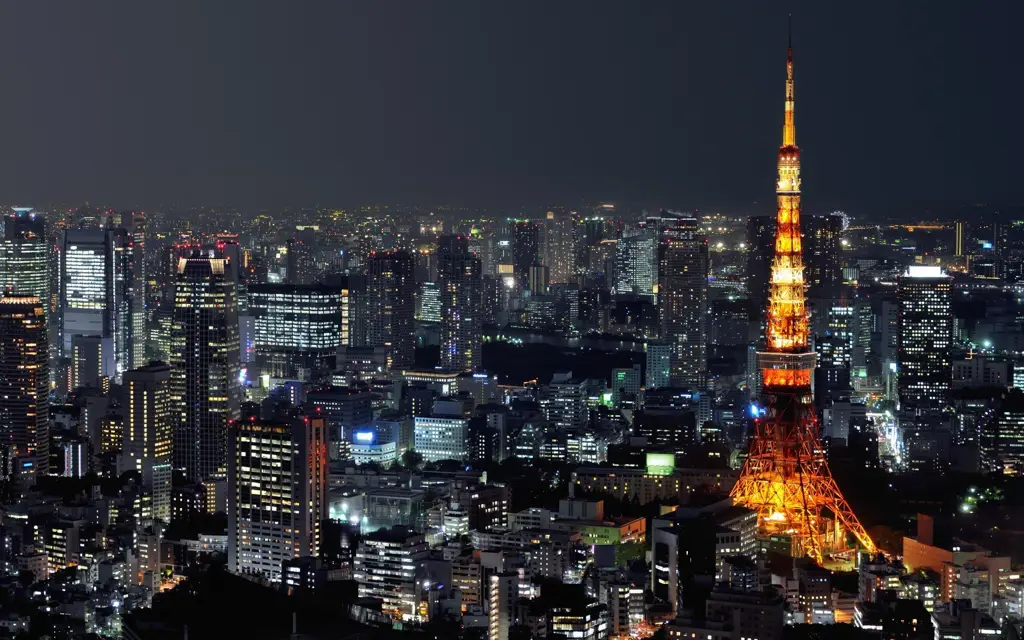 Pemandangan kota Jepang di malam hari