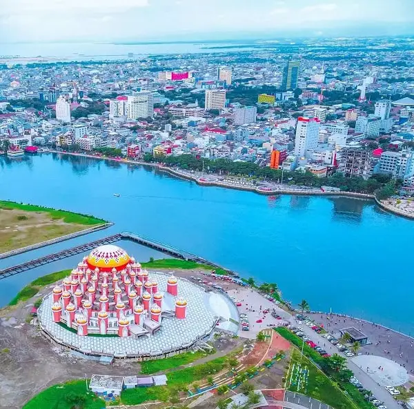 Garis cakrawala kota Makassar yang indah