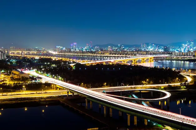 Pemandangan langit kota Seoul di malam hari