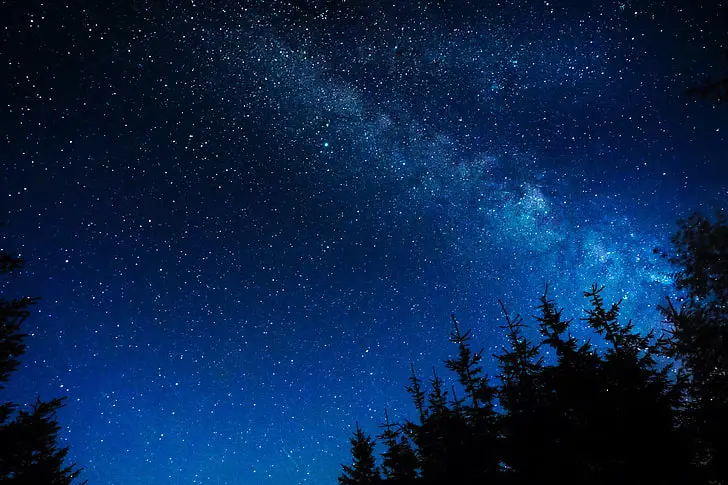 Langit malam yang penuh bintang