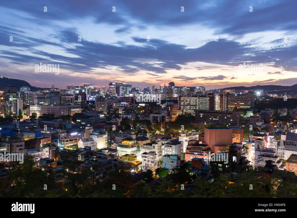 Pemandangan malam kota Seoul yang indah