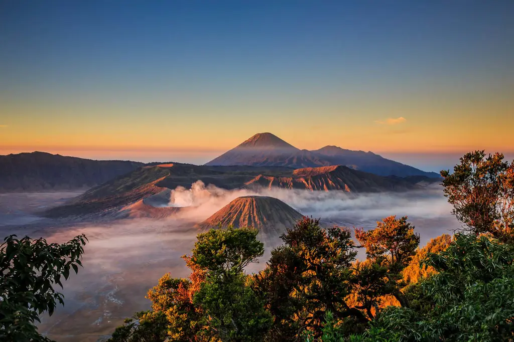 Matahari terbit di Gunung Bromo