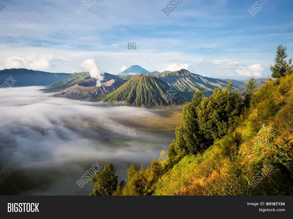 Matahari terbit di Gunung Bromo