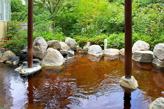 Gambar onsen Jepang yang menenangkan dan tradisional