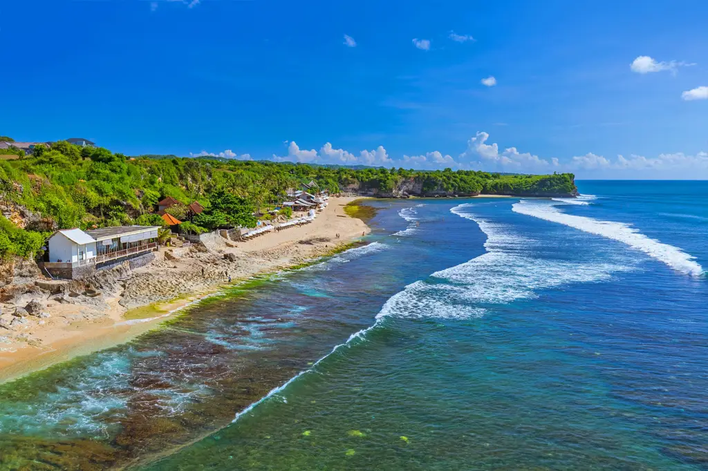 Pemandangan pantai Bali yang indah