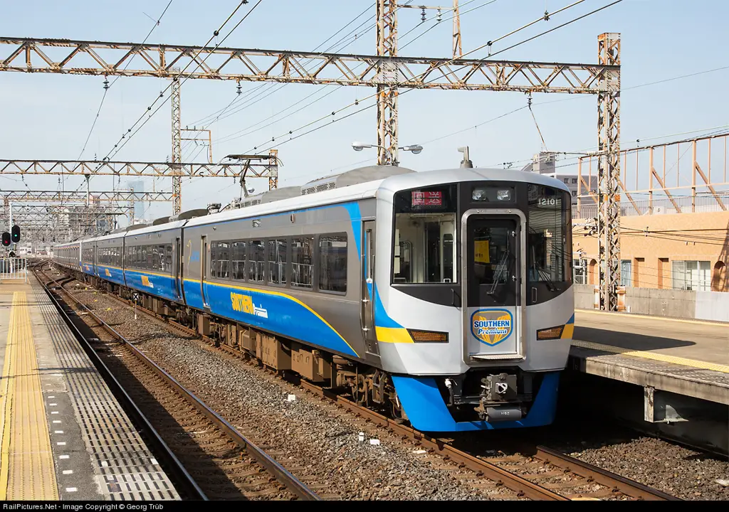 Kereta api Nankai Electric Railway di Jepang