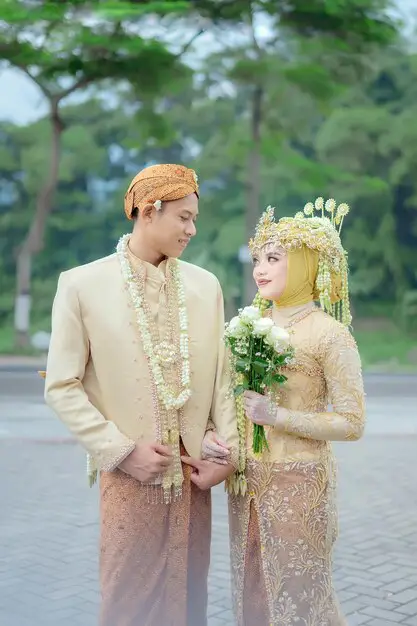 Pasangan pengantin Indonesia yang cantik